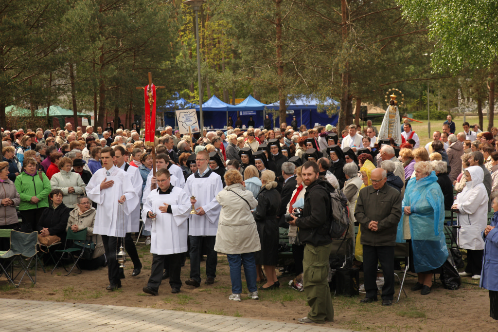 VII PIELGRZYMKA CZYTELNIKÓW „RÓŻAŃCA”, WYDAWNICTWA SIÓSTR LORETANEK I CZŁONKÓW RODZINY LORETAŃSKIEJ 2015 R (2)