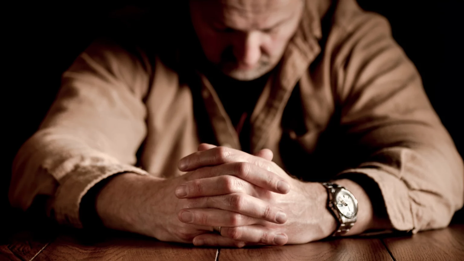 Modlący się Ernest Bryll