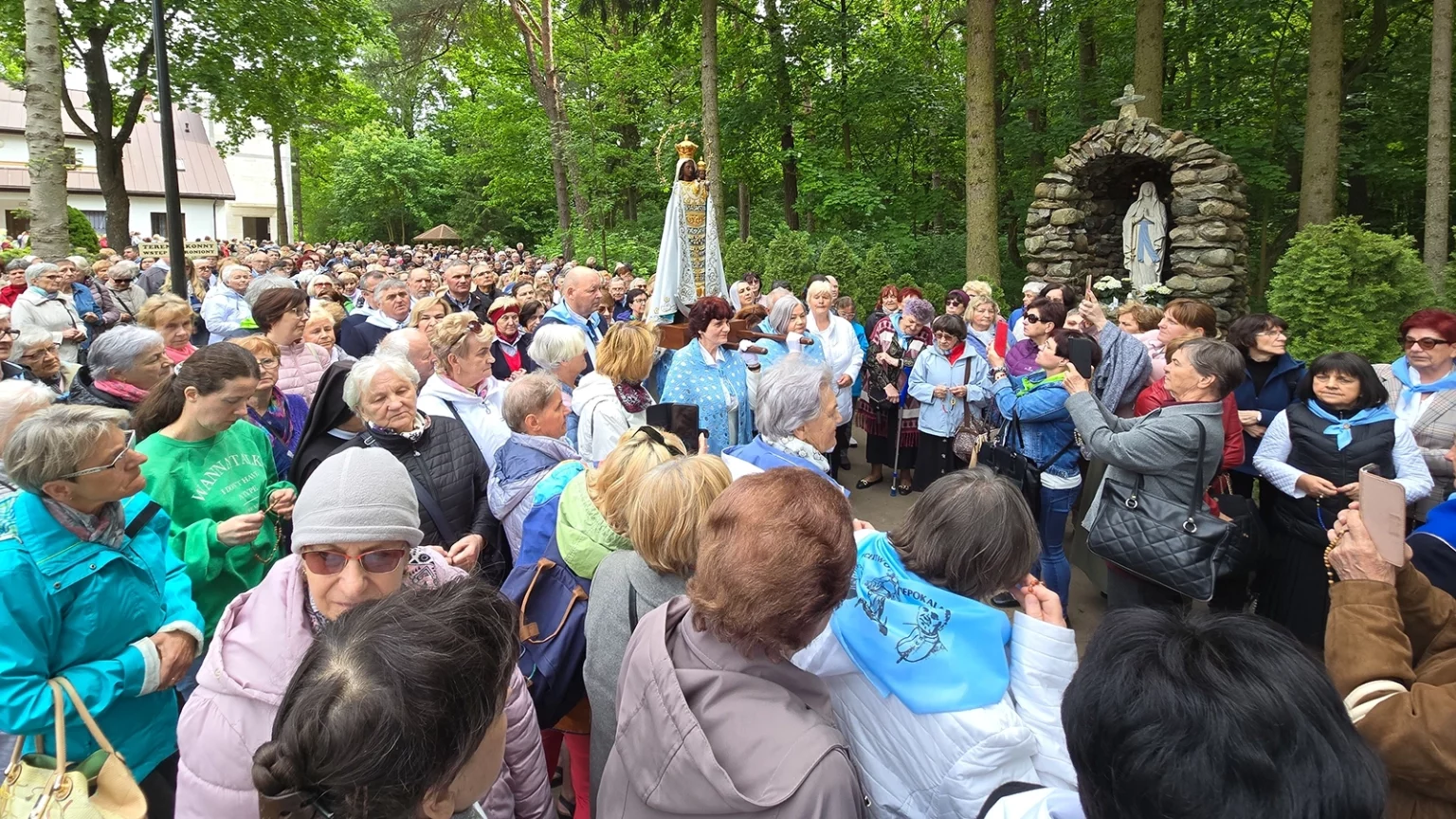 Pomóż nam, Matko, znów odnaleźć Boga