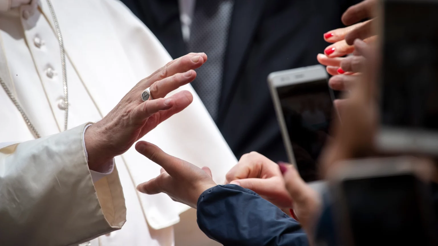 Spojrzał z miłosierdziem i wybrał