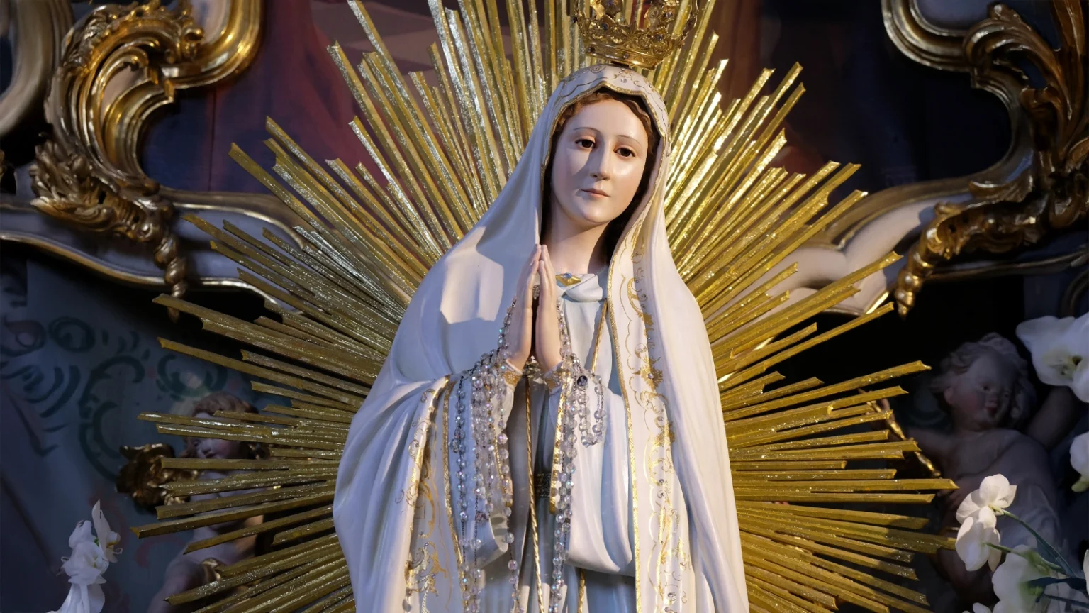 Dlaczego Maryja prosi o różaniec?