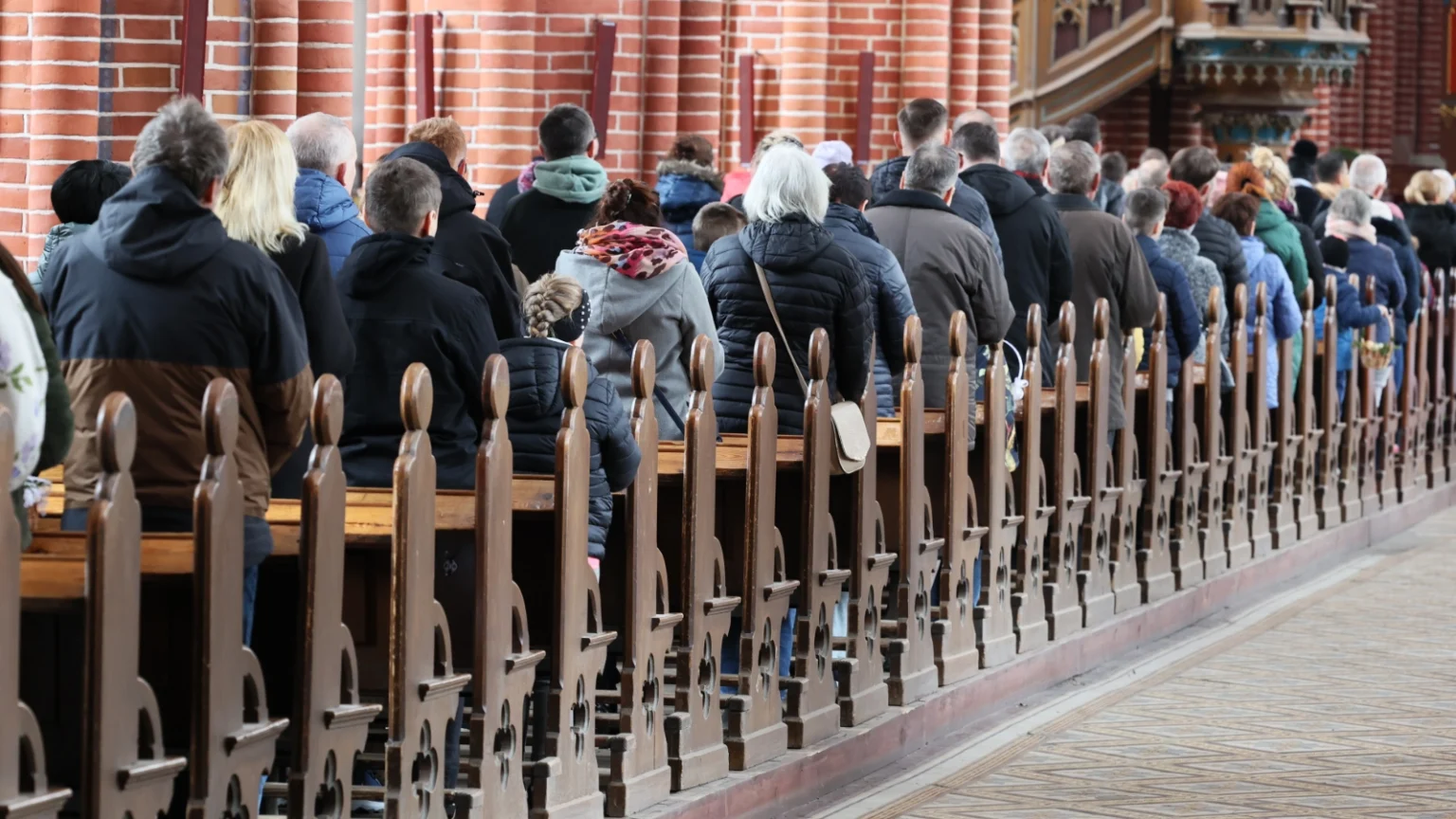 Z perspektywy progu domu